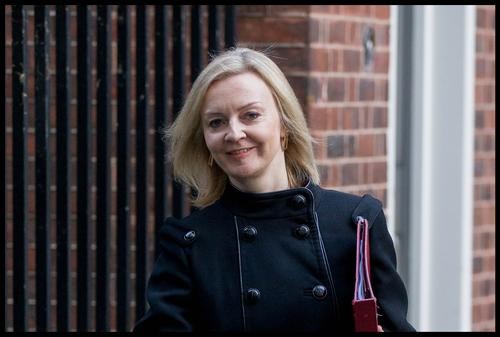 Министр иностранных дел Великобритании не исключила конфискацию имущества российских олигархов в рамках нового пакета санкций