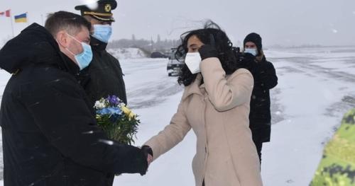 Зачем глава военного ведомства Канады Анита Ананд прилетела на Украину Зачем глава военного ведомства Канады Анита Ананд прилетела на Украину