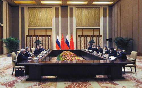 Глава протокола президента РФ Китаев: отсутствие рукопожатия на встрече Путина и Си Цзиньпина не связано с политикой Глава протокола президента РФ Китаев: отсутствие рукопожатия на встрече Путина и Си Цзиньпина не связано с политикой