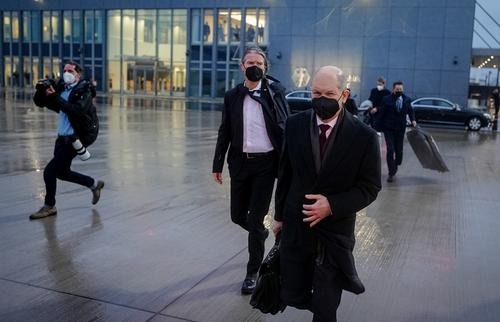 Канцлер ФРГ Олаф Шольц заявил, что санкции против России в случае необходимости будут &laquo;очень жесткими&raquo; и &laquo;далеко идущими&raquo;