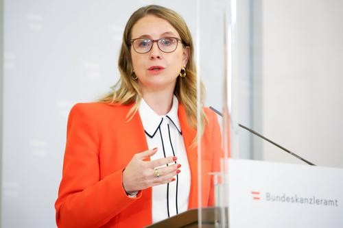 Министр экономики Австрии  Шрамбёк заявила, что ее страна не намерена отказываться от &laquo;Северного потока-2&raquo;