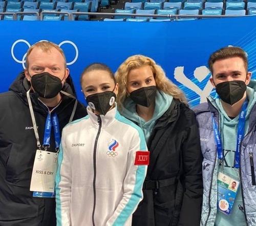 Первое, что написала в соцсети Валиева после Олимпиады в Пекине, благодарность тренерам группы Тутберидзе Первое, что написала в соцсети Валиева после Олимпиады в Пекине, благодарность тренерам группы Тутберидзе