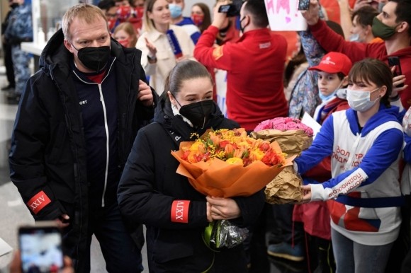 Первое, что написала в соцсети Валиева после Олимпиады в Пекине, благодарность тренерам группы Тутберидзе Первое, что написала в соцсети Валиева после Олимпиады в Пекине, благодарность тренерам группы Тутберидзе