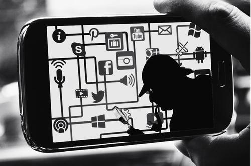 Почему лучше не устанавливать на телефон приложения для слежки за своим суженым
