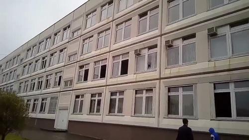 Правильно ли школа лезет ученику под хвост? Правильно ли школа лезет ученику под хвост?