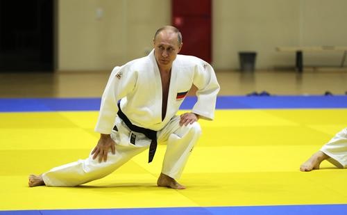 Владимира Путина лишили звания почетного президента Международной федерации дзюдо Владимира Путина лишили звания почетного президента Международной федерации дзюдо