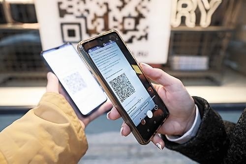 Введение системы QR-кодов поддерживают 14% опрошенных россиян