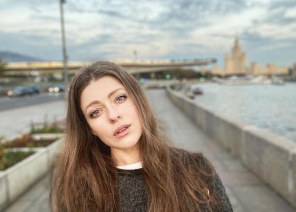 Актриса Антонина Комиссарова: «Для меня звёзд нет – разве что Пушкин, Есенин» Актриса Антонина Комиссарова: «Для меня звёзд нет – разве что Пушкин, Есенин»