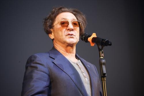 Григорий Лепс после развода похорошел и снова стал улыбаться Григорий Лепс после развода похорошел и снова стал улыбаться