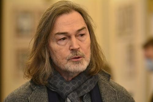Художник Никас Сафронов&nbsp; пожаловался, что его друзьям - зарубежным актерам &laquo;промыла мозги&raquo; американская пропаганда