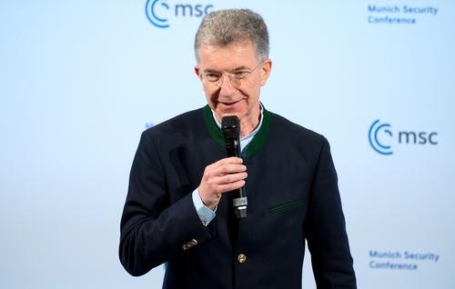 Председатель Мюнхенской конференции Хойсген считает, что пришло время рассмотреть запрет на поставки в Европу нефти и газа из РФ