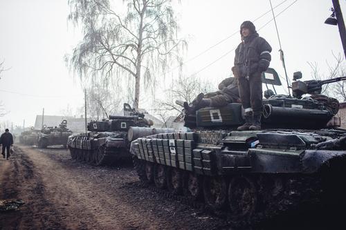 Южнее Изюма во встречном бою сошлись российские и украинские танки Южнее Изюма во встречном бою сошлись российские и украинские танки