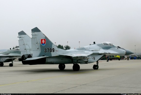 Словакия намерена поставить Украине истребители МиГ-29 и 155-мм гаубицы Zuzana