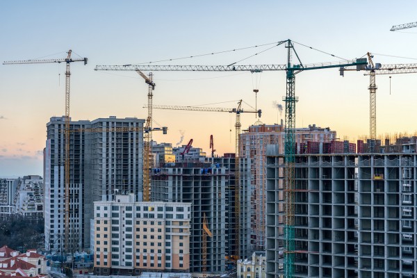
                    Рынок новостроек лихорадит: спрос упал, как застройщики его реанимируют
                    
                