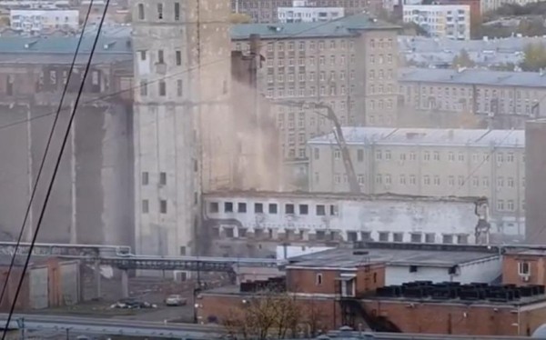 
                    В Москве сносят Останкинский пивоваренный завод. Видео

                