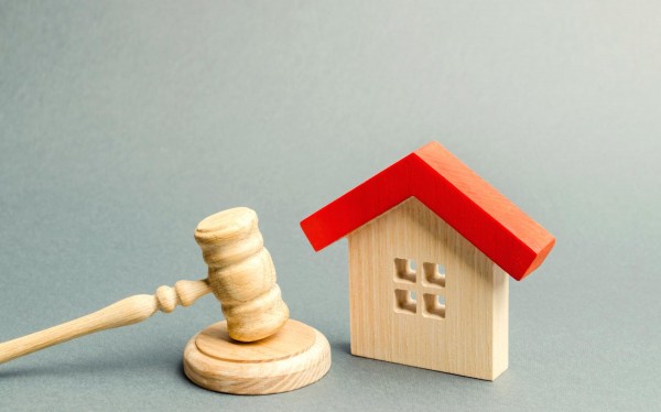 
                    В ГД внесли законопроект о продаже с торгов жилья коррупционеров

                