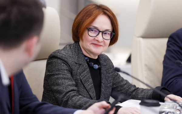 
                    Набиуллина пообещала продолжить бороться с ипотекой от застройщиков

                