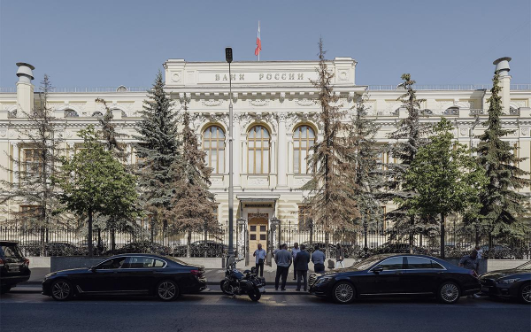 
                    ЦБ в четвертый раз подряд сохранил ключевую ставку: что будет с ипотекой

                