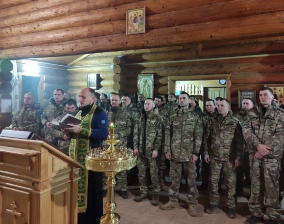 Отец Михаил: Наши ребята сражаются с Верой и молитвой в сердце &ndash; за Родину