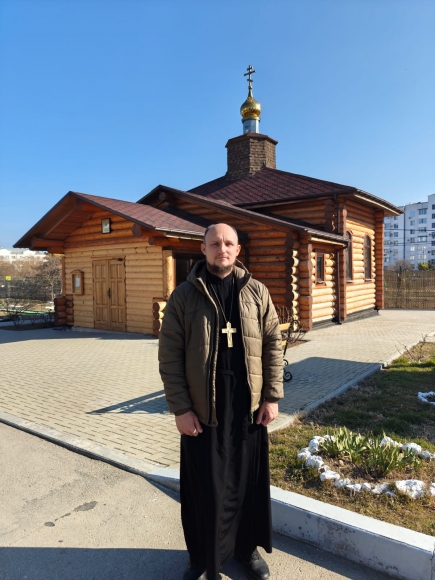 Отец Михаил: Наши ребята сражаются с Верой и молитвой в сердце &ndash; за Родину