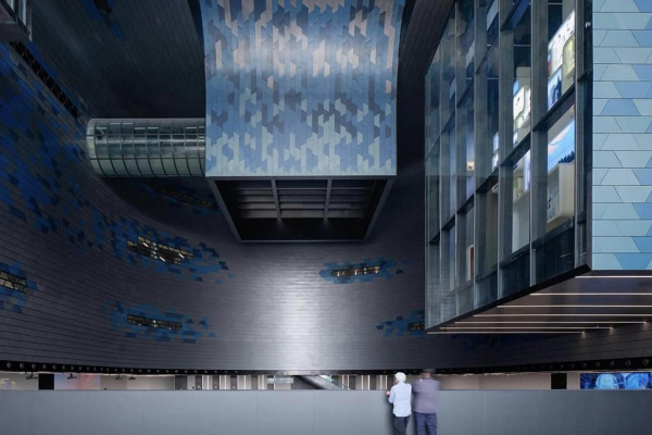 
                    В Китае открыли музей науки по проекту Zaha Hadid. Как он выглядит

                