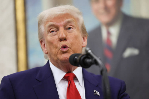 
                Трамп готов к трехсторонней встрече с Путиным и Зеленским
            