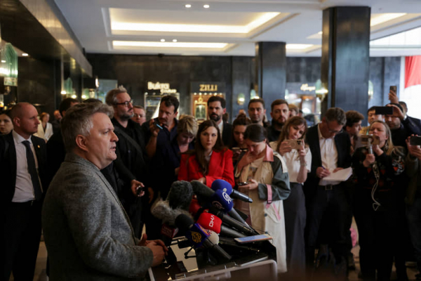 
                &laquo;Тактическая победа господина Путина&raquo;
            