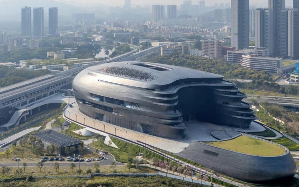 
                    В Китае открыли музей науки по проекту Zaha Hadid. Как он выглядит

                