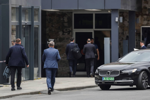 
                &laquo;Тактическая победа господина Путина&raquo;
            