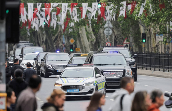 
                &laquo;Тактическая победа господина Путина&raquo;
            