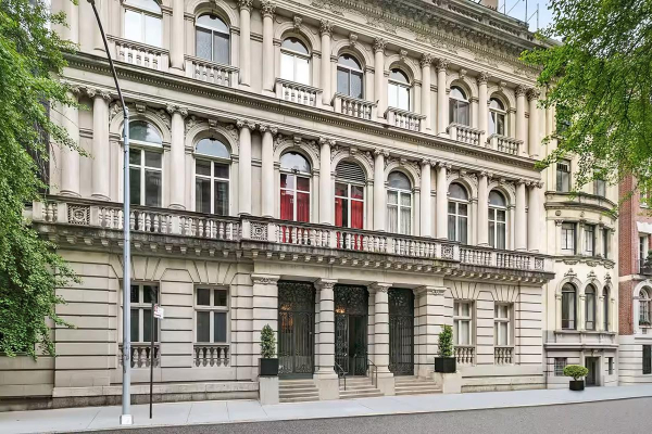 
                    Квартиру в доме одного из отцов желтой прессы продают в США за $6 млн

                