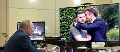 Макрон угрожает России