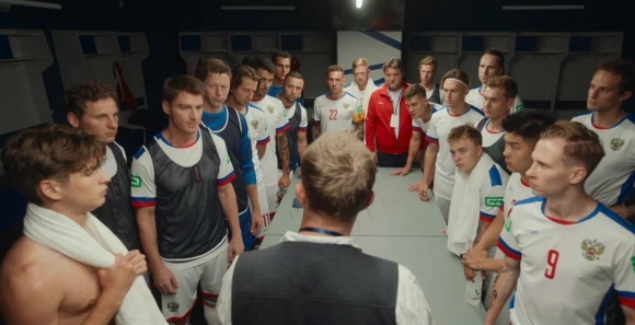 «На пробных показах люди смеялись и плакали»: Виктор Демент и Георгий Черданцев о фильме «Больше чем футбол» «На пробных показах люди смеялись и плакали»: Виктор Демент и Георгий Черданцев о фильме «Больше чем футбол»