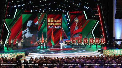 Президент Лукашенко пообещал молниеносный ответ, если хоть один чужой сапог переступит границу Белоруссии