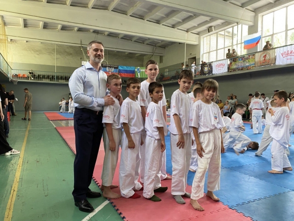 &laquo;Родина &mdash; там, где нужна помощь&raquo;: интервью с главой Народного фонда Романом Громовым