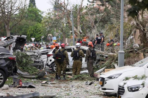 
                Израиль и Иран обменялись ракетными ударами
            