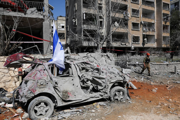 
                Израиль и Иран обменялись ракетными ударами
            