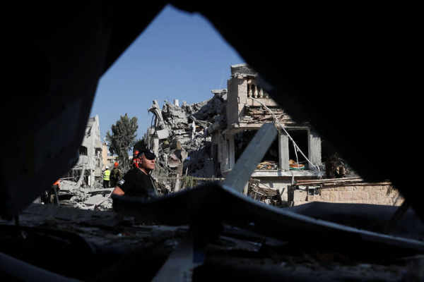 
                Израиль и Иран обменялись ракетными ударами
            