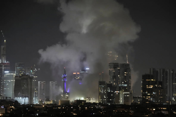 
                Израиль и Иран обменялись ракетными ударами
            