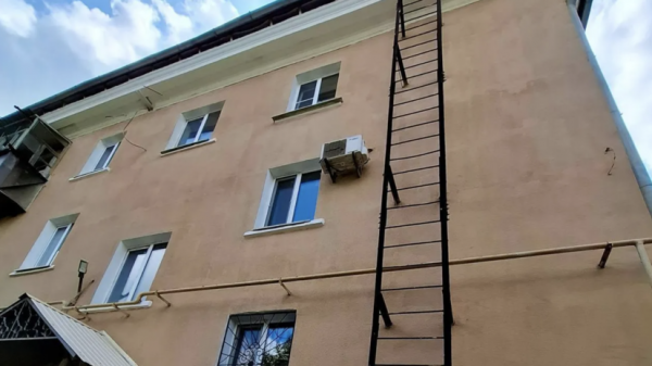 Строители из Подмосковья восстановят дом в Приморском районе Мариуполя