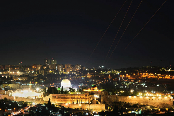 
                Израиль и Иран обменялись ракетными ударами
            