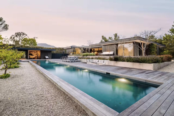 
                    Дэвид Духовны продал дом в Калифорнии на берегу океана почти за $11 млн

                