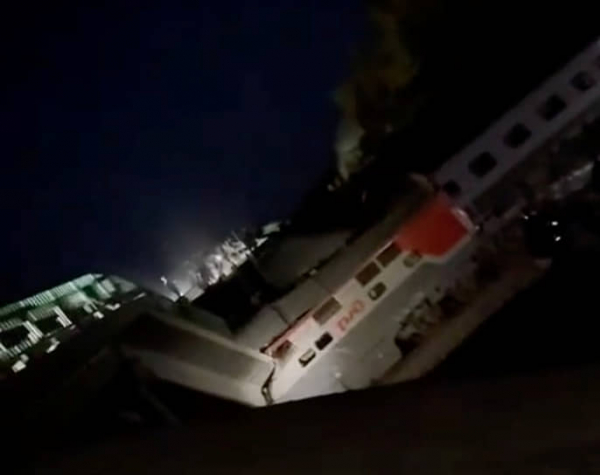 
                ЧП в Брянской области: мост обрушился на проезжавший поезд. Главное
            