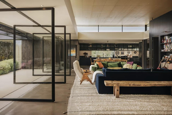 
                    Дэвид Духовны продал дом в Калифорнии на берегу океана почти за $11 млн

                