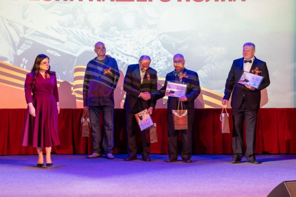 Песни нашего полка: &laquo;Перед памятью павших стою&hellip;&raquo;